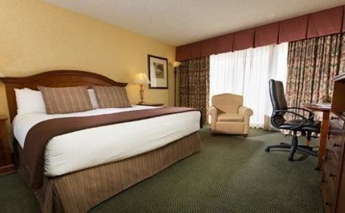 Red Lion Columbia Center 3*